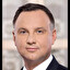 Żołnierze są obowiązani oddawać honory: po polsku